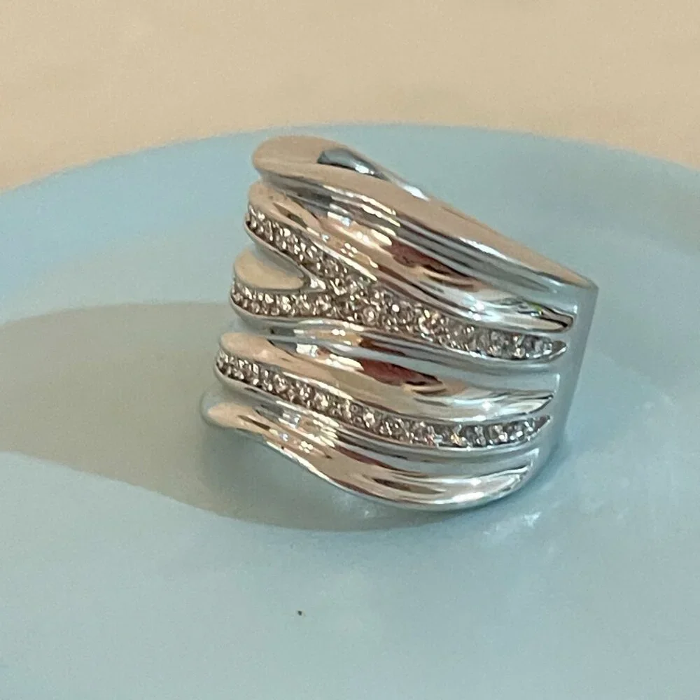 Lia Sophia Ring Revved Up Wide Wavy Silver Crystals Statement Glam Bling Size 7